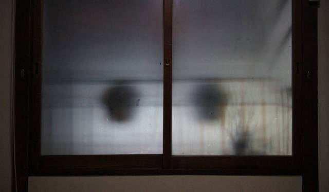<strong>Yota Tsunoda | "Tokyo Romantic Izakaya" | 8th: Saiki, Ebisu</strong><br />The frosted glass of the tatami room is rarely seen these days.