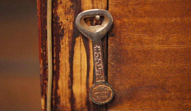 <strong>Yota Tsunoda | "Tokyo Romantic Izakaya" | 8th: Saiki, Ebisu</strong><br />The cast iron bottle opener is large and easy to use, with a beautifully contoured design.