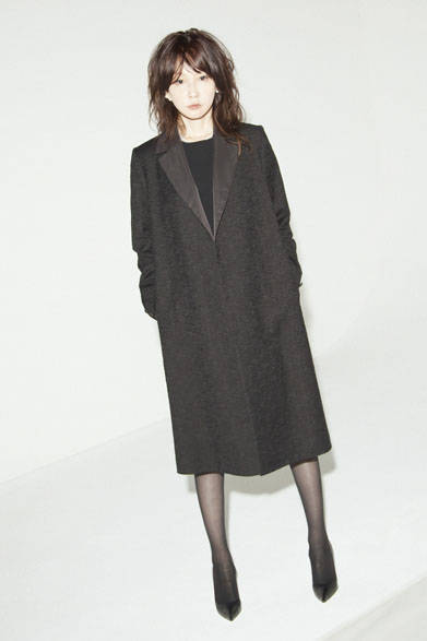 <strong>PEELSLOWLY</strong><br />Spring/Summer 2015 (3rd) Collection<br />Chesterfield Coat ¥61,560