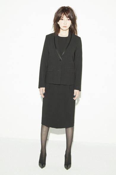 <strong>PEELSLOWLY</strong><br />Spring/Summer 2015 (3rd) Collection<br />Tuxedo Jacket ¥30,240, Black Dress ¥30,240