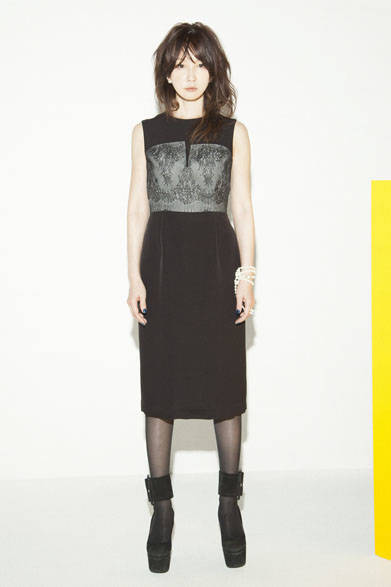 <strong>PEELSLOWLY</strong><br />Spring/Summer 2015 (3rd) Collection<br />Lace Combination Dress ¥45,360