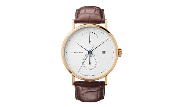 自動巻きのワールドタイマー機能を搭載した「コッペル GMT パワーリザーブ」<br><br><strong>コッペル GMT パワーリザーブ</strong><br>ケース｜18Kゴールド<br>直径｜41mm<br>厚さ｜12.3mm<br>ムーブメント｜自動巻き(SOPROD 9335/AI 0-2)<br>機能｜パワーリザーブ、GMT(第二時間帯)表示、日付表示<br>パワーリザーブ｜約42時間<br>ストラップ｜ブラウンアリゲーターストラップ<br>防水性｜3気圧日常生活防水<br>発売時期｜2015年秋予定<br>予価｜147万円（税抜）