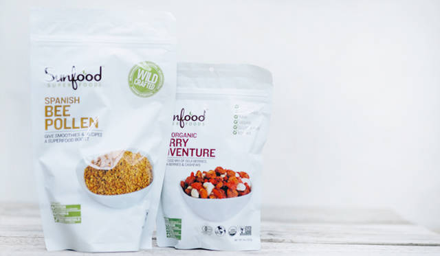 “I snack on dried fruits when I get a little hungry. I like that they’re organic and packed with nutrients, which are good for the body, but they’re simply delicious (laughs). I top my yogurt or smoothies with bee pollen every morning. It’s said to be a ‘perfect food’ due to its high nutritional value, as it’s made from pollen collected by bees. It also seems to help with menopausal symptoms,” says Jessica.Left: Bee pollen from Sunfood, a pioneer in superfoods. Right: Berry Adventure, a mix of golden berries, cashews, and more.