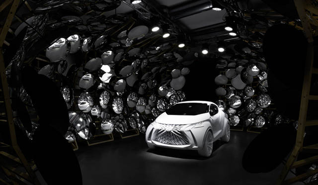 Zone 1, titled "NEW INSIGHT IN CAR DESIGN," featured the concept model Lexus LF-SA surrounded by convex mirrors.
