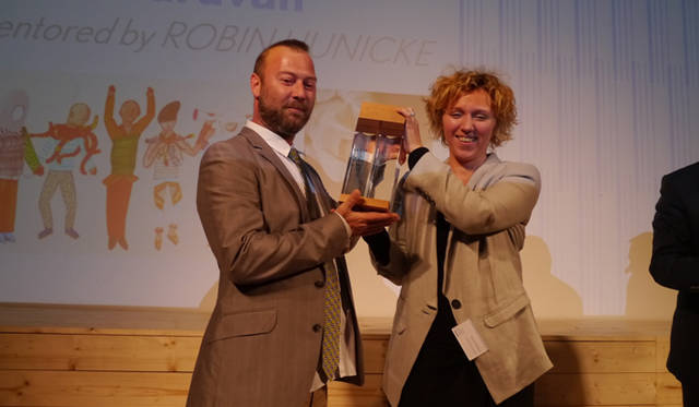 The two creators of "Sense-Wear," the grand prize winner of LEXUS DESIGN AWARD 2015.