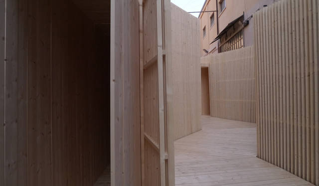 Exiting the venue building and proceeding to Tortona Street involved experiencing a further narrowed passage.