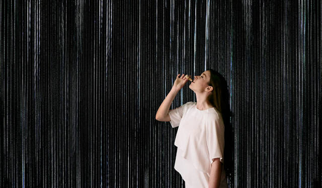 In Zone 3, Scene 1 of the sensory experience, visitors were invited to taste "Raindrops" that burst in the mouth within a space filled with light particles and the sound of rain.