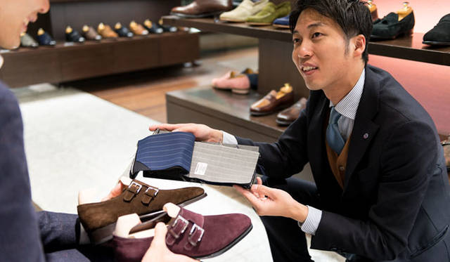 <strong>ISETAN MEN’S</strong><br />John Lobb by Request Fair 2015 | The unique service at Isetan Men's allows you to choose models, colors, and materials to match your suit fabric.