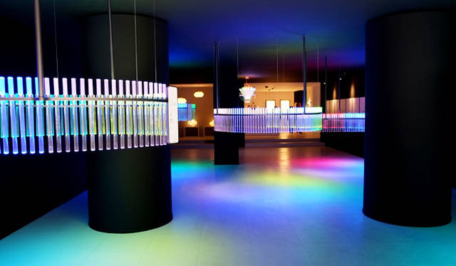 Artemideショールーム「Spectral Light」