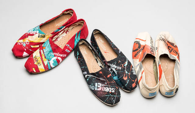 <strong>ISETAN MEN’S</strong><br />TOMS Shoes by Dragon76, ¥19,440 each