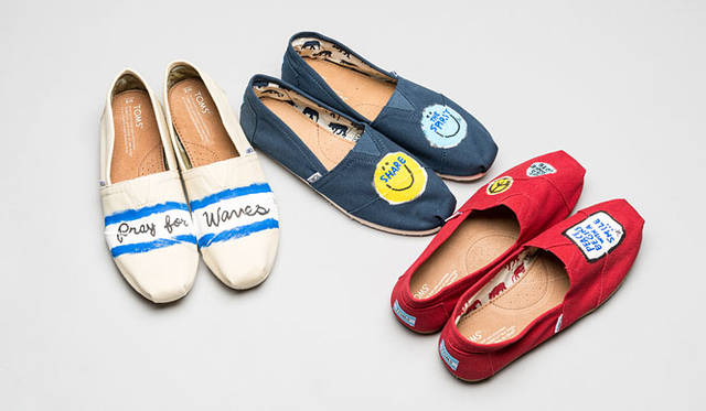 <strong>ISETAN MEN’S</strong><br />TOMS Shoes by Koji Toyota (Palm Graphics), ¥19,440 each