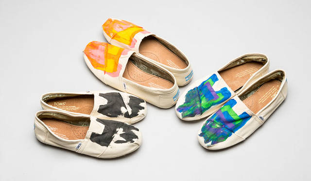 <strong>ISETAN MEN’S</strong><br />TOMS Shoes by NAOMI KAZAMA, ¥19,440 each