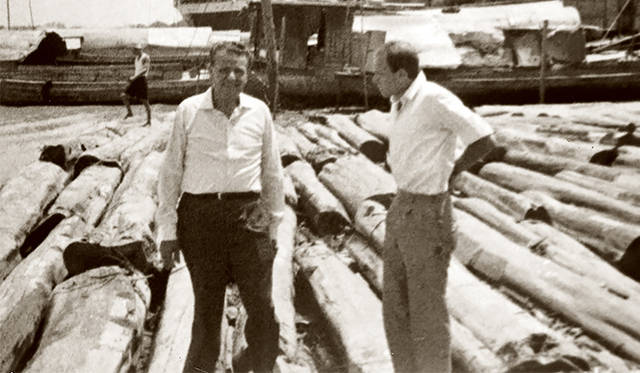 The founder of Molteni group, Angelo and Carlo Molteni in Birmania.