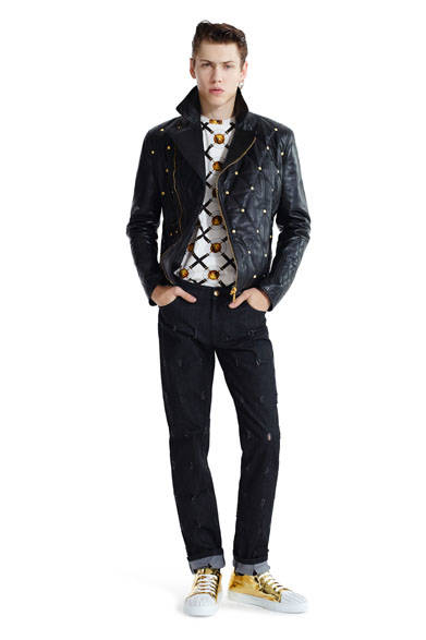 <strong>VERSUS VERSACE｜ヴェルサス ヴェルサーチ</strong><br />2015年春夏コレクション