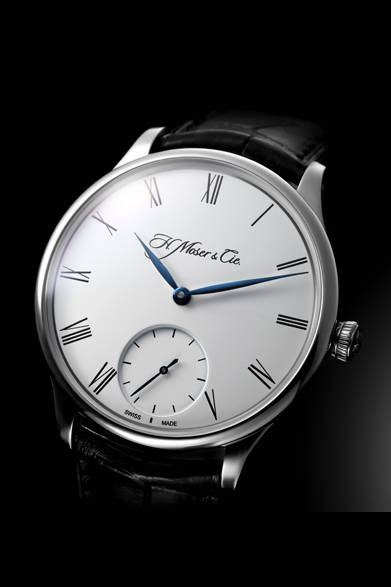 <strong>Venture Small Seconds</strong><br />Case | 18k White Gold<br />Diameter | 39mm<br />Thickness | 12.5mm<br />Movement | Manual-winding (Cal. MC 327)<br />Strap | Alligator<br />Water Resistance | Daily water resistance<br />Release | Scheduled for July<br />Estimated Price | ¥2,484,000<br />