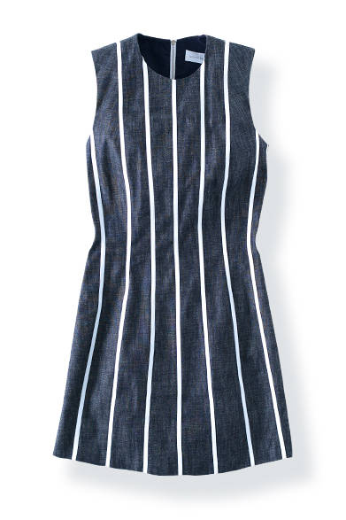 <strong>VICTORIA BECKHAM DENIM</strong><br><br>A dress from Victoria Beckham's denim line. Bold white canvas stripes adorn the indigo denim, creating a modern aesthetic. The mini length and crisp fabric create a clean silhouette, characteristic of Victoria Beckham. ¥57,302 STYLEBOP.com Customer Service Tel. 03-4578-7972<br>http://stylebop.com