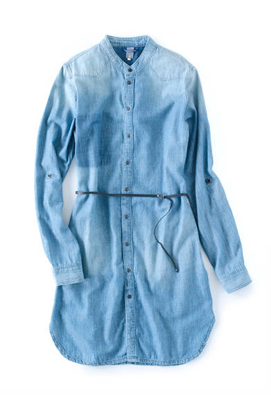 <strong>G-star Raw</strong><br><br>This shirt dress from G-star Raw showcases the allure of denim through a gradient of indigo shades on a single fabric. The right chest pocket features a washed-out effect. A slim belt at the waist accentuates the silhouette. ¥17,280<br>G-star International<br>Tel. 03-5765-3301