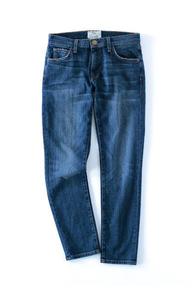 <strong>Current Elliott</strong><br><br>We highlight 'The Fling,' a popular model from California-based fashion brand Current Elliott. This cropped version of their classic boyfriend jeans is slimmer, with a low rise and a recommended casual styling with rolled-up cuffs. ¥36,720 STRASBURGO Tel. 0120-383-653