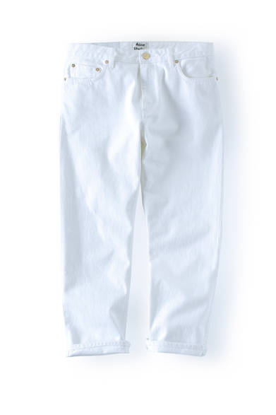 <strong>Acne Studios</strong><br><br>Introducing white cropped jeans from Acne Studios. The relaxed straight silhouette is adorned with gold rivets, creating a smart look that isn't overly casual. Pair with a gingham check shirt for a spring feel, or with a plain T-shirt for a street-style vibe. ¥27,432 Acne Studios Aoyama<br>Tel. 03-6418-9923
