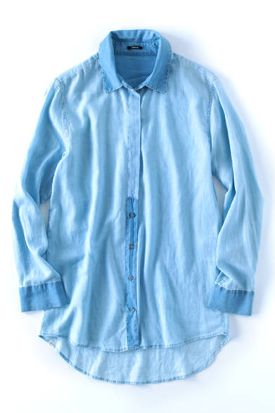 <strong>Denham</strong><br><br>This chambray shirt is from Amsterdam-based denim brand Denham. Its soft texture and relaxed fit provide exceptional comfort. It pairs well with slightly darker skinny jeans for a casual weekend style. Denham Japan ¥29,592 Tel. 03-3496-1086
