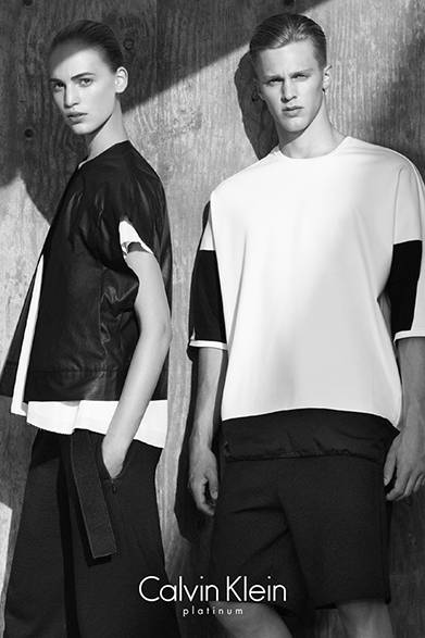 Left: bottoms ¥31,320. Right: pullover ¥24,840