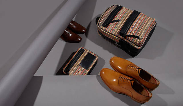 <strong>Christian Louboutin</strong><br />Plain-toe "Mucha Flat" ¥128,520, Plain-toe "City Bro," ¥150,120, "the Aliosha Pouch" ¥135,000, "the Aliosha Backpack" ¥318,600