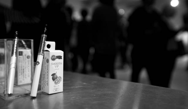 SMOOTH V!P, for which LVDI handled the advertising visuals. Its appeal lies in being nicotine-free and flameless, thus producing no harmful substances like tar or carbon monoxide.<br/>Photograph by Gianluca Wright