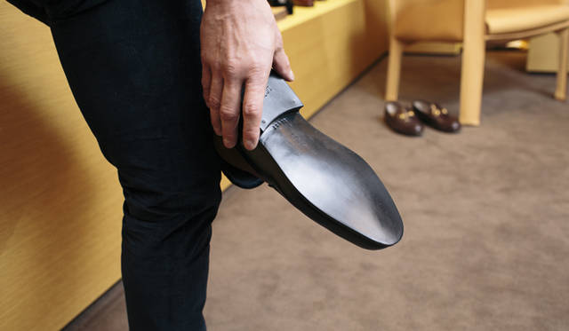 Fitting the finished loafers