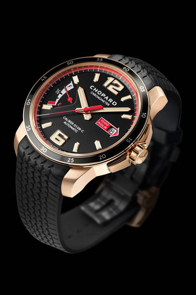 <strong>ミッレ ミリア GTS パワーコントロール</strong><br /> <br />  ケース｜18Kローズゴールド<br />直径｜43mm<br />厚さ｜11.43mm<br /> ムーブメント｜自動巻き（Cal.Chopard 01.08-C）<br /> 機能｜パワーリザーブ表示、日付表示<br /> ストラップ｜ブラックラバー<br /> 防水｜100ｍ<br /> 発売時期｜7月<br /> 予価｜233万円（税別）<br />
