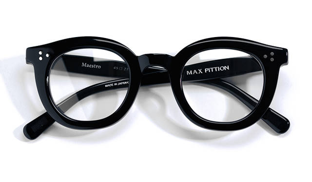 <strong>04 Max Pittion</strong><br/>"Max Pittion" began manufacturing celluloid eyewear in the 1940s in Oyonnax, a small town in the Jura region of France. The brand ceased operations in the late 1970s but was revived in 2013 when guitarist John Mayer partnered with designer Tommy O'Gara, generating considerable buzz. The pictured model, "Maestro," was newly conceived after the brand's relaunch. It is characterized by its large frame and smooth curves. Made in Japan. ¥42,120 (Max Pittion Tel. 03-6647-2666)