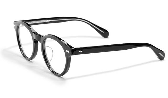 <strong>05 Oliver Peoples</strong><br/>¥34,560 (Oliver Peoples Daikanyama Tel. 03-6427-8930)