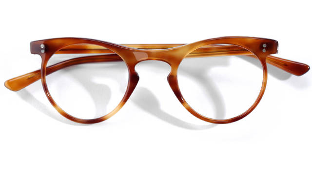 <strong>1940’s Vintage (France)</strong><br/>In the 1940s, Boston-style glasses also appeared in France. In fact, Europe produced a higher proportion of Boston-style glasses than America during that era. It's also worth noting that tortoiseshell was frequently used in France. This model is characterized by the gentle connection between the bridge and the front rim. It's interesting to research what kinds of glasses were being produced in different regions during the same period. Inquire about price (Solakzade Tel. 03-3478-3345)