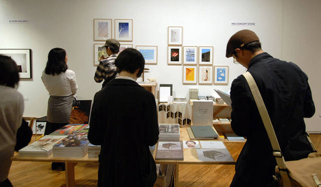 <strong>AXIS GALLERY</strong><br />"AXIS PHOTO MARCHE 2" - Scene from last year's "AXIS Photo Marche"