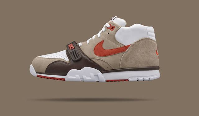 <strong>NikeLab｜ナイキラボ</strong><br />「NIKECOURT AIR TRAINER 1 MID × FRAGMENT」1万7280円