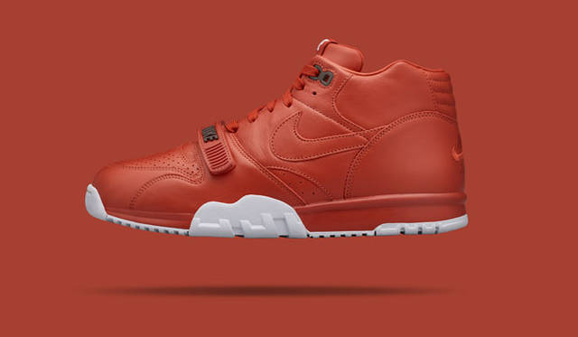 <strong>NikeLab｜ナイキラボ</strong><br />「NIKECOURT AIR TRAINER 1 MID × FRAGMENT」1万7280円