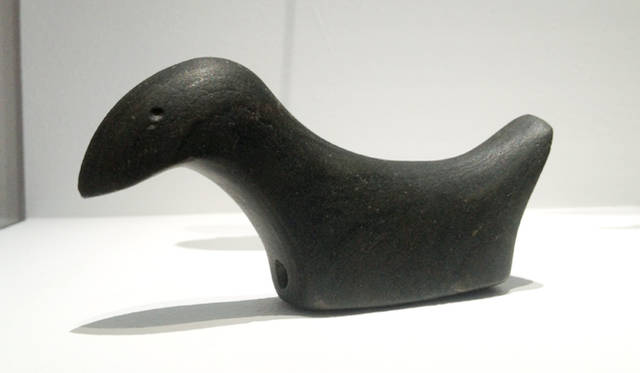 Unknown artist, "Bird Stone," n.d. Slate, 4.8 x 11.2 x 2.0 cm. Arenberg Collection, Switzerland