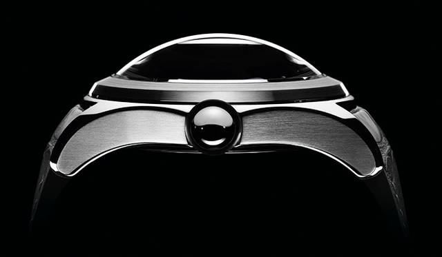 <strong>Heritage Bubble</strong><br />Case: Stainless steel<br />Diameter: 47mm<br />Thickness: 18.8mm (crystal: 8mm)<br />Movement: Automatic (Cal.CO 082)<br />Strap: Alligator<br />Water resistance: 10 bar<br />Release: Scheduled for June<br />Price: ¥1,274,400<br />
