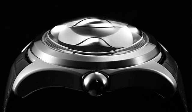 <strong>Heritage Bubble</strong><br />Case: Stainless steel<br />Diameter: 47mm<br />Thickness: 18.8mm (crystal: 8mm)<br />Movement: Automatic (Cal.CO 082)<br />Strap: Alligator<br />Water resistance: 10 bar<br />Release: Scheduled for June<br />Price: ¥1,274,400<br />