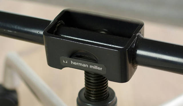<strong>BUILDING</strong><br /> LOOPWHEELER for BUILDING "EAMES ALUMINUM GROUP CHAIR"