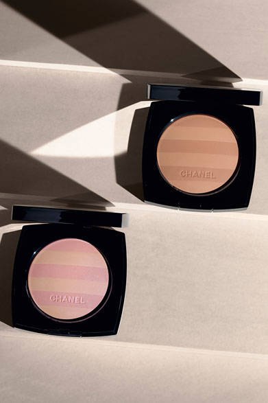 <strong>CHANEL</strong><br />"LES BEIGES" Harmonie Poudre Belle Mine Marine (Face Powder) SPF 15/PA++ No. 01, No. 02 (Limited Edition) ¥7,128 each © CHANEL