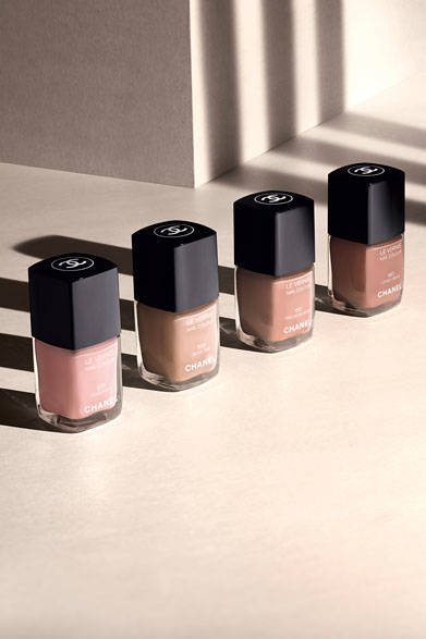 <strong>CHANEL</strong><br />"LES BEIGES" Vernis (Nail Enamel) #655, #659, #661, #663 (#661 excluded, all others limited edition) ¥3,240 each © CHANEL