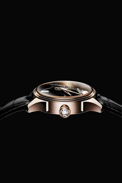Odessa Tourbillon<br />Case: SAKURA GOLD<br />Movement: Manual-wind<br />Diameter: 43mm<br />Price: ¥29,160,000