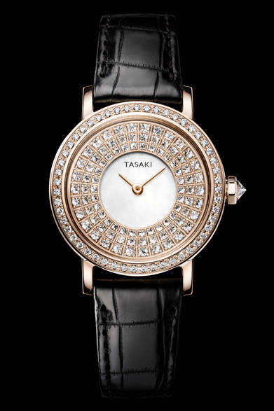 Refined Rebellion<br />Case: SAKURA GOLD<br />Movement: Quartz<br />Diameter: 28mm<br />Price: ¥5,724,000