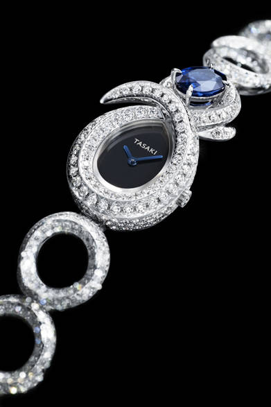Serpentine<br />Case: White Gold<br />Movement: Quartz<br />Price: ¥12,960,000