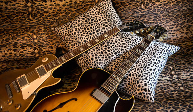 <strong>JAY TSUJIMURA</strong><br />Jay Tsujimura Tokyo Hand Crafted Jewelry, his studio (atelier and shop) in Koenji Minami. The floral truss rod cover.