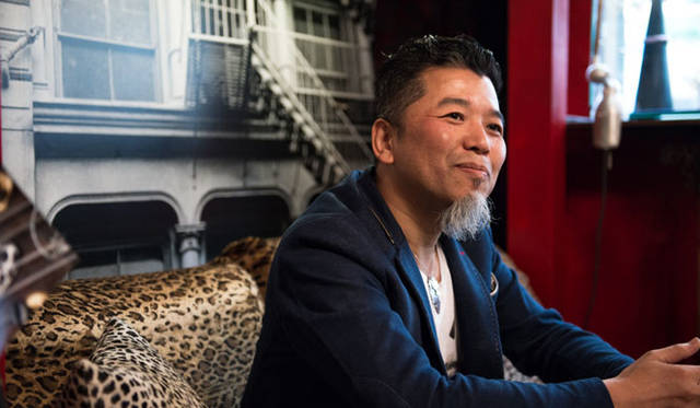 <strong>JAY TSUJIMURA</strong><br />Jewelry designer and craftsman, Jay Tsujimura.
