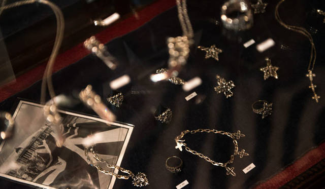 <strong>JAY TSUJIMURA</strong><br />Jay Tsujimura Tokyo Hand Crafted Jewelry, his studio (atelier and shop) in Koenji Minami.