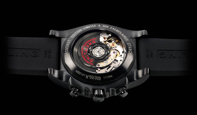 <strong>クロノマット　ブラック　カーボン</strong><br />ケース｜ステンレススチール（ブラックDOC加工）<br />直径｜41mm<br />ムーブメント｜自動巻き（Cal.01）<br />機能｜クロノグラフ<br />ストラップ｜ラバー<br />防水｜200ｍ<br />限定本数｜300本<br />価格｜112万3200円<br /><br />ブライトリング・ジャパン<br />Tel. 03-3436-0011<br />http://www.breitling.co.jp<br />