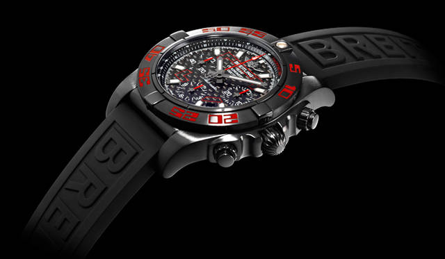 <strong>クロノマット　ブラック　カーボン</strong><br />ケース｜ステンレススチール（ブラックDOC加工）<br />直径｜41mm<br />ムーブメント｜自動巻き（Cal.B01）<br />機能｜クロノグラフ<br />ストラップ｜ラバー<br />防水｜200ｍ<br />限定本数｜300本<br />価格｜112万3200円<br /><br />ブライトリング・ジャパン<br />Tel. 03-3436-0011<br />http://www.breitling.co.jp<br />
