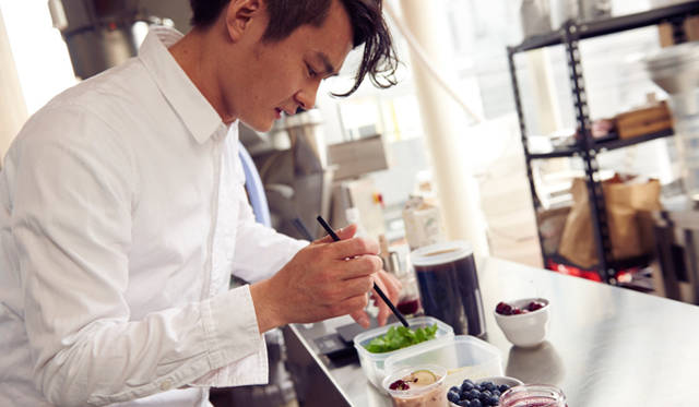 工房では「美味しさ」を追求するためにギリギリまで試行錯誤が重ねられた